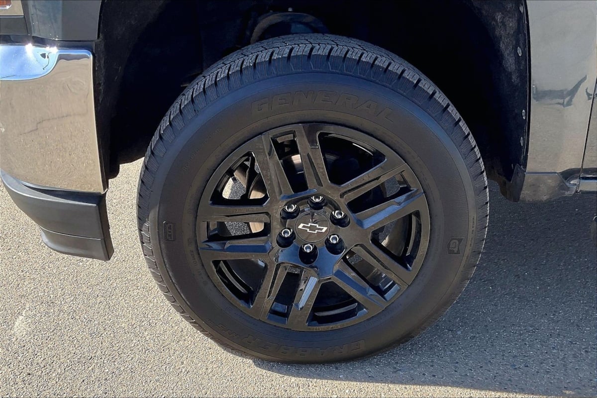 Photo 8 of this Chevrolet Silverado 1500