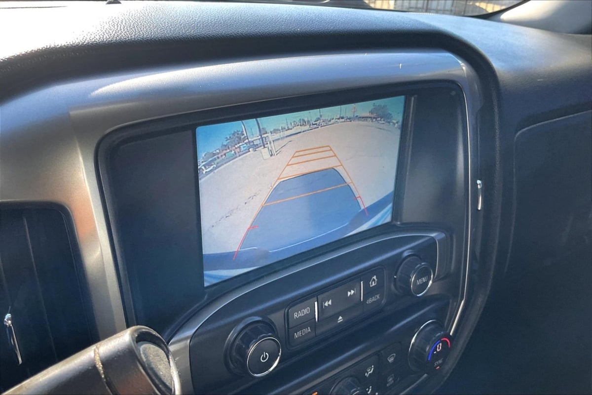 Photo 17 of this Chevrolet Silverado 1500