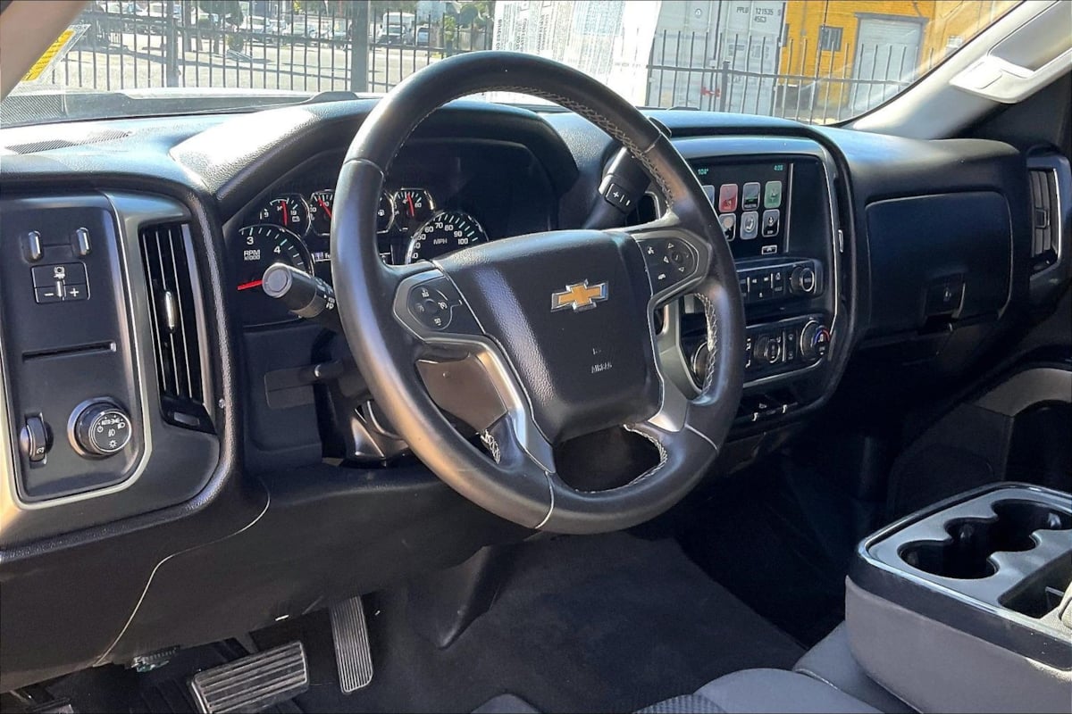 Photo 12 of this Chevrolet Silverado 1500