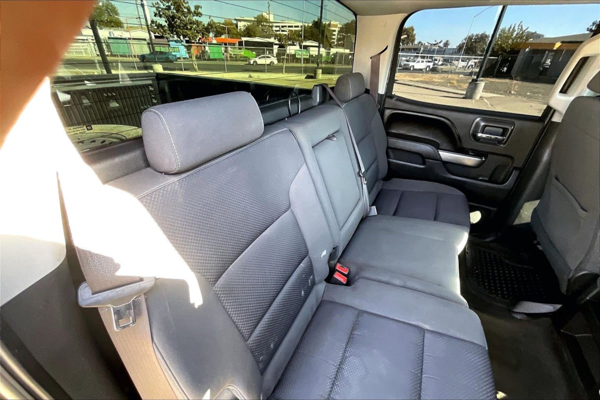 Photo 22 of this Chevrolet Silverado 1500