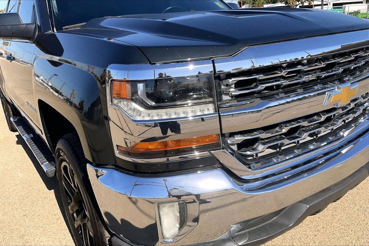 Photo 23 of this Chevrolet Silverado 1500