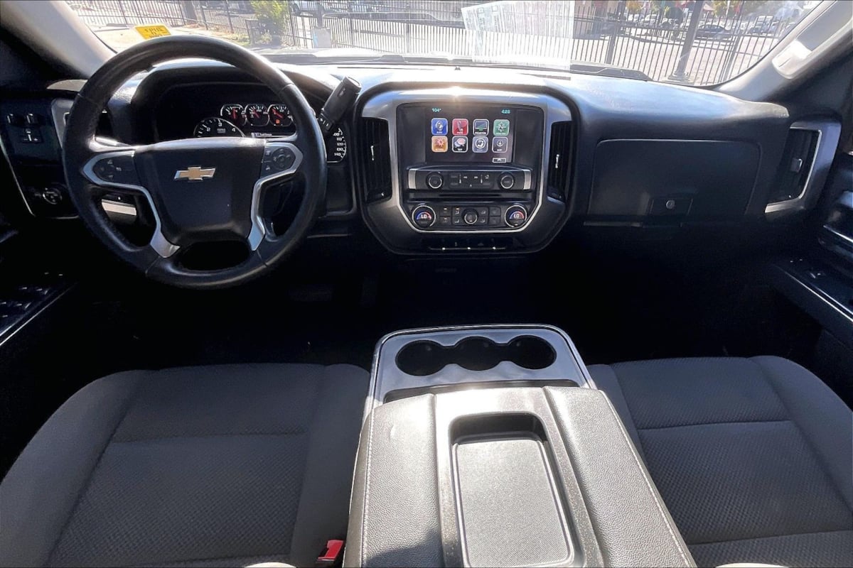 Photo 13 of this Chevrolet Silverado 1500