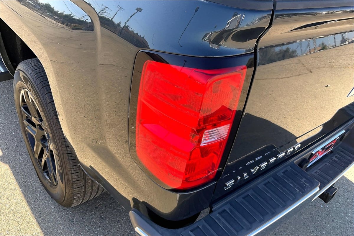 Photo 24 of this Chevrolet Silverado 1500