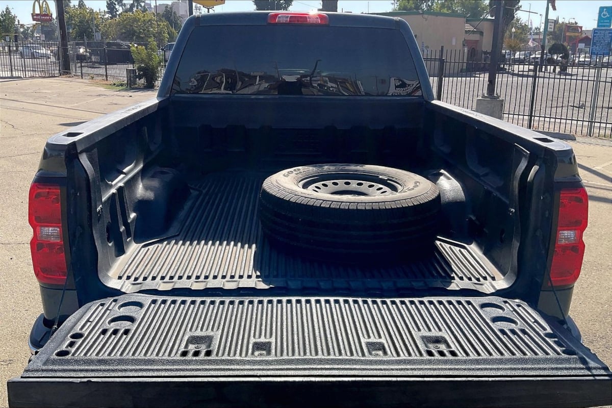 Photo 26 of this Chevrolet Silverado 1500