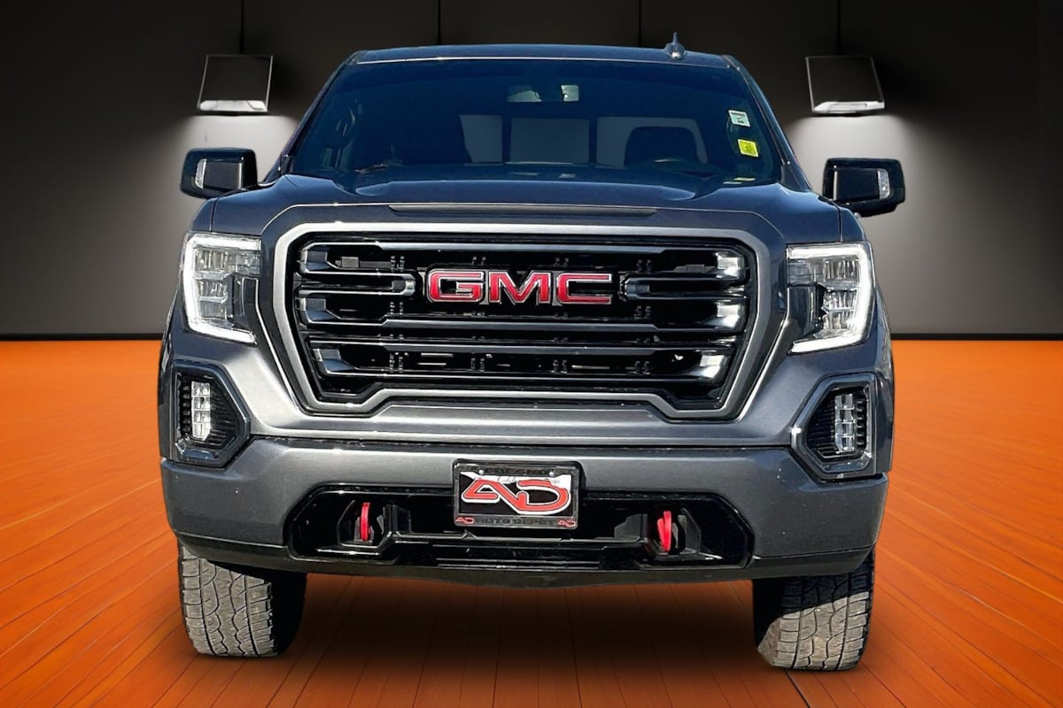 Photo 2 of this GMC Sierra 1500
