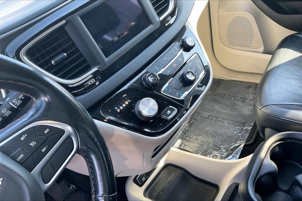 Photo 15 of this Chrysler Pacifica
