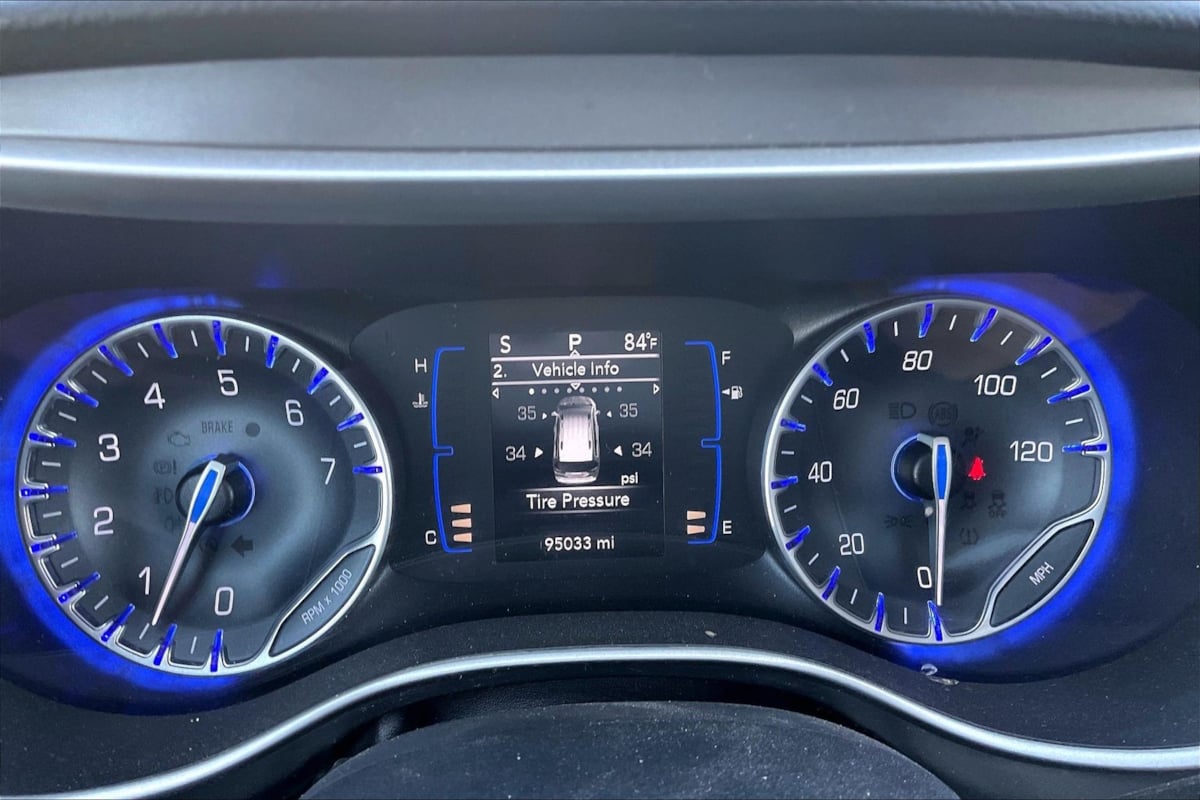 Photo 16 of this Chrysler Pacifica