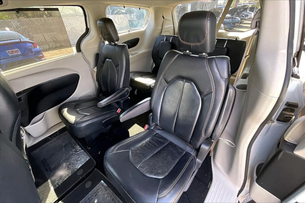 Photo 21 of this Chrysler Pacifica