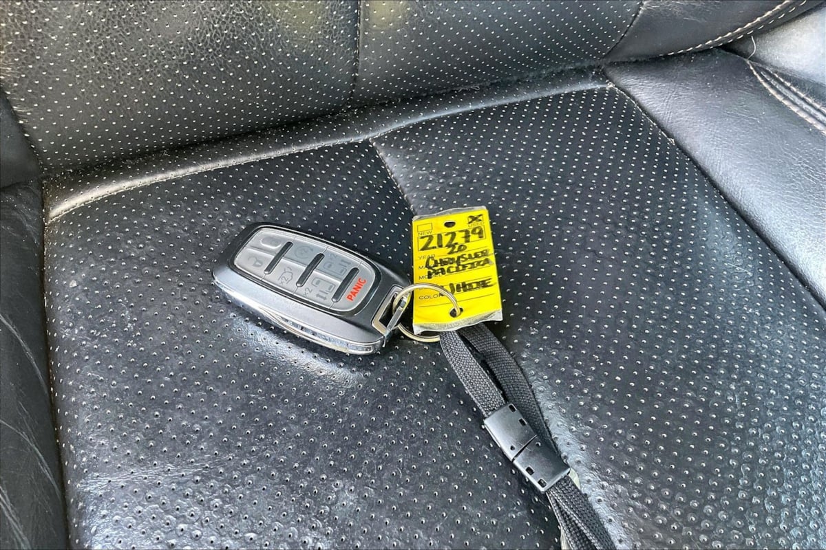 Photo 9 of this Chrysler Pacifica