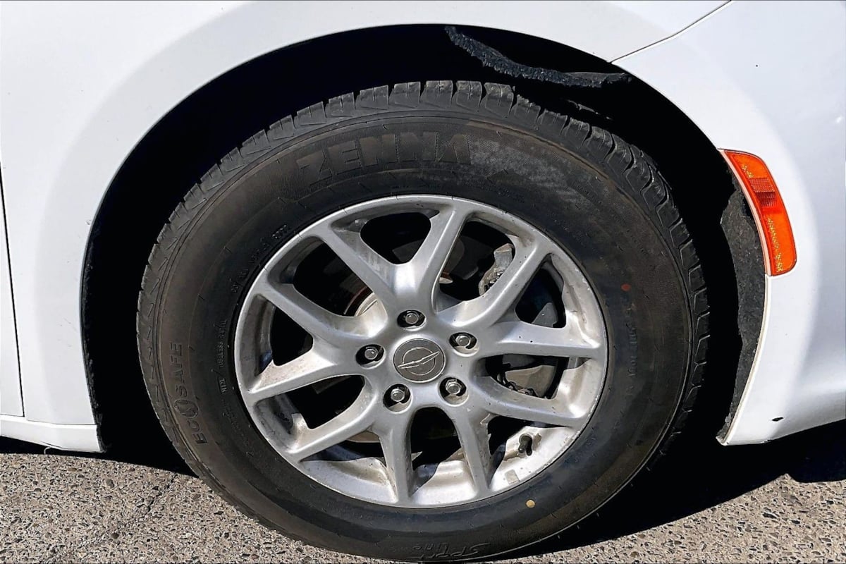 Photo 8 of this Chrysler Pacifica