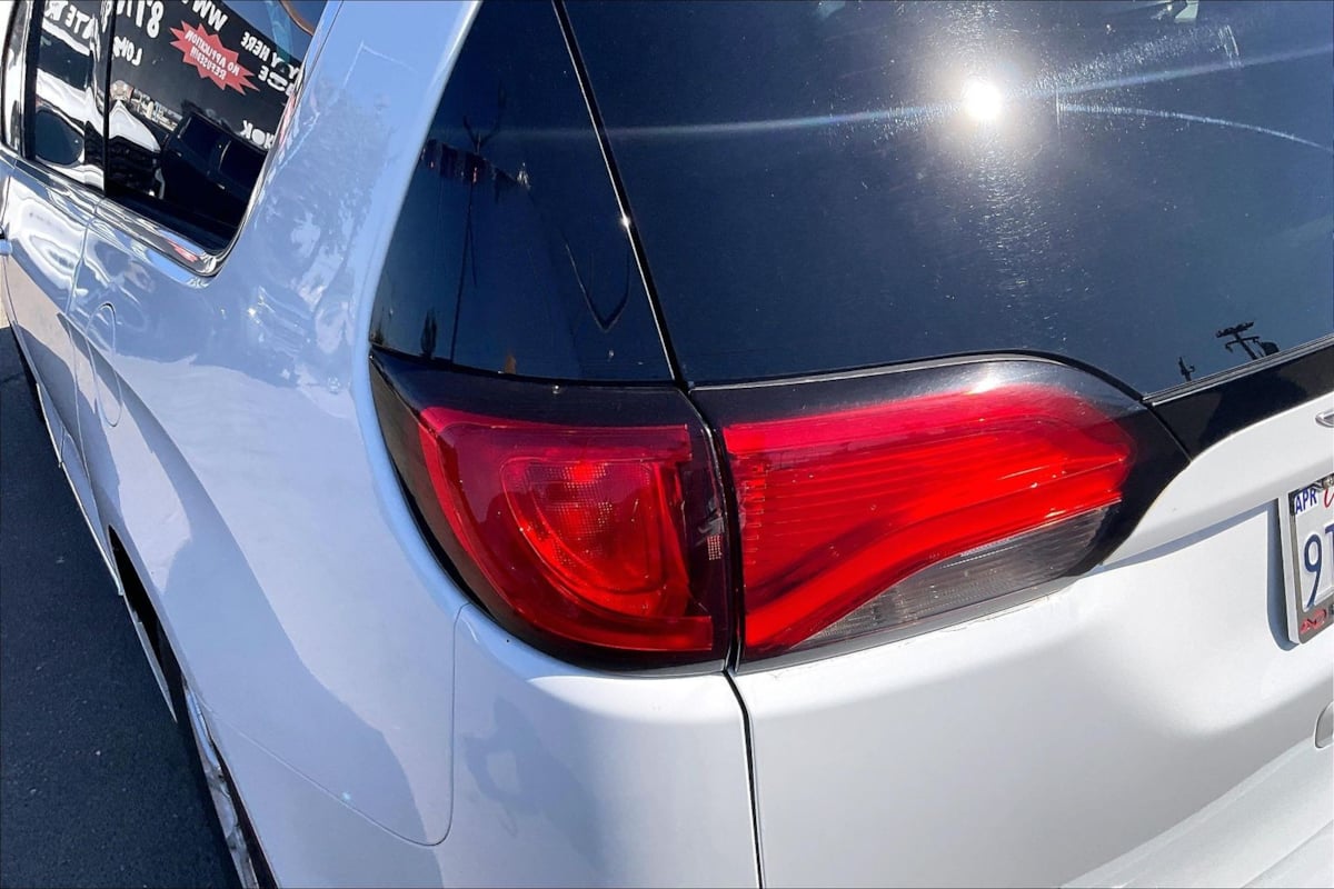Photo 25 of this Chrysler Pacifica