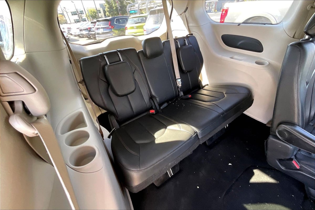 Photo 23 of this Chrysler Pacifica
