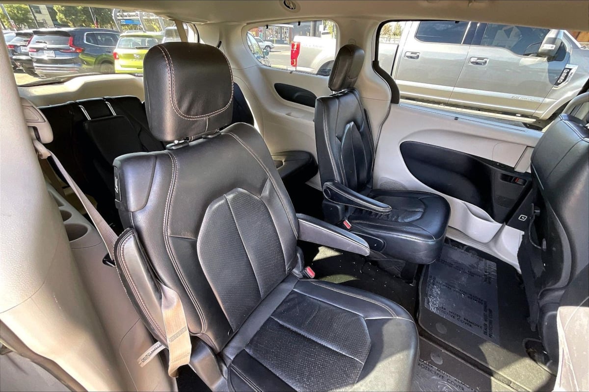Photo 22 of this Chrysler Pacifica