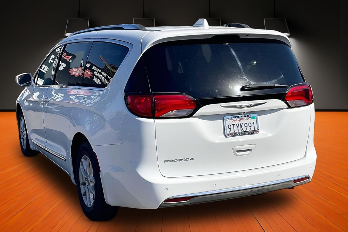 Photo 10 of this Chrysler Pacifica