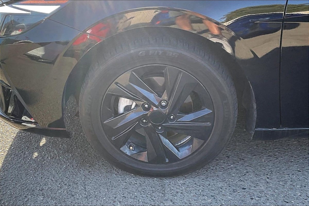 Photo 8 of this Hyundai Elantra Hybrid