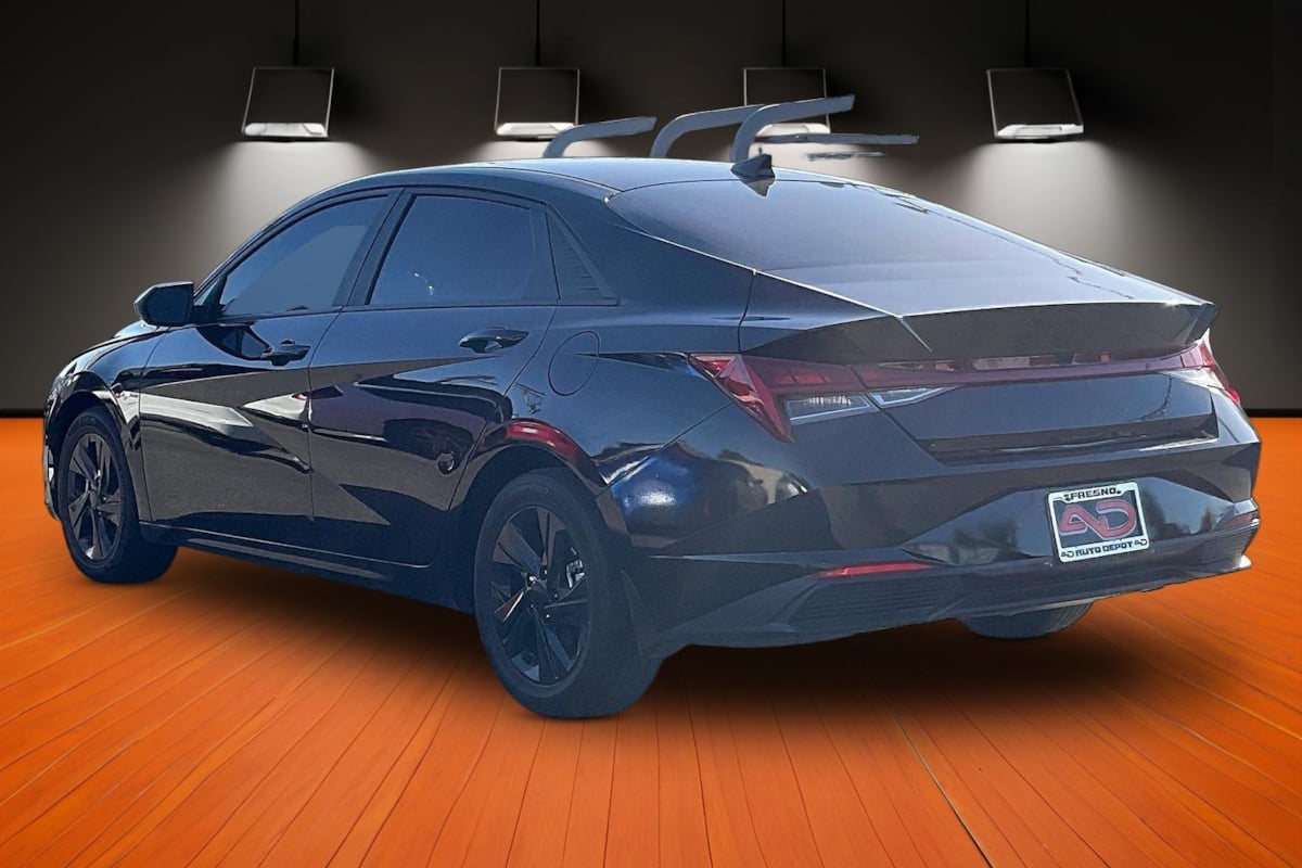 Photo 10 of this Hyundai Elantra Hybrid