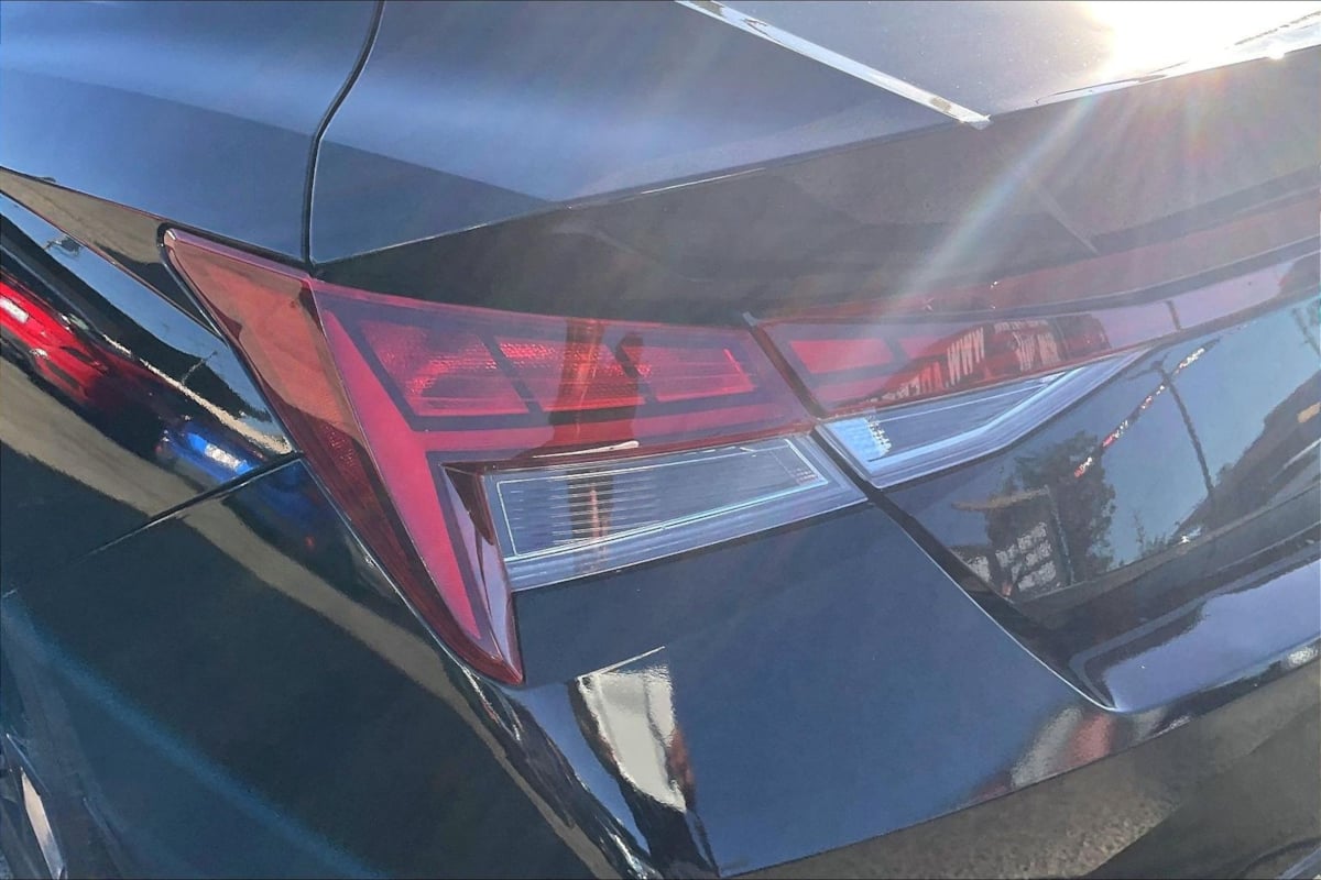 Photo 24 of this Hyundai Elantra Hybrid