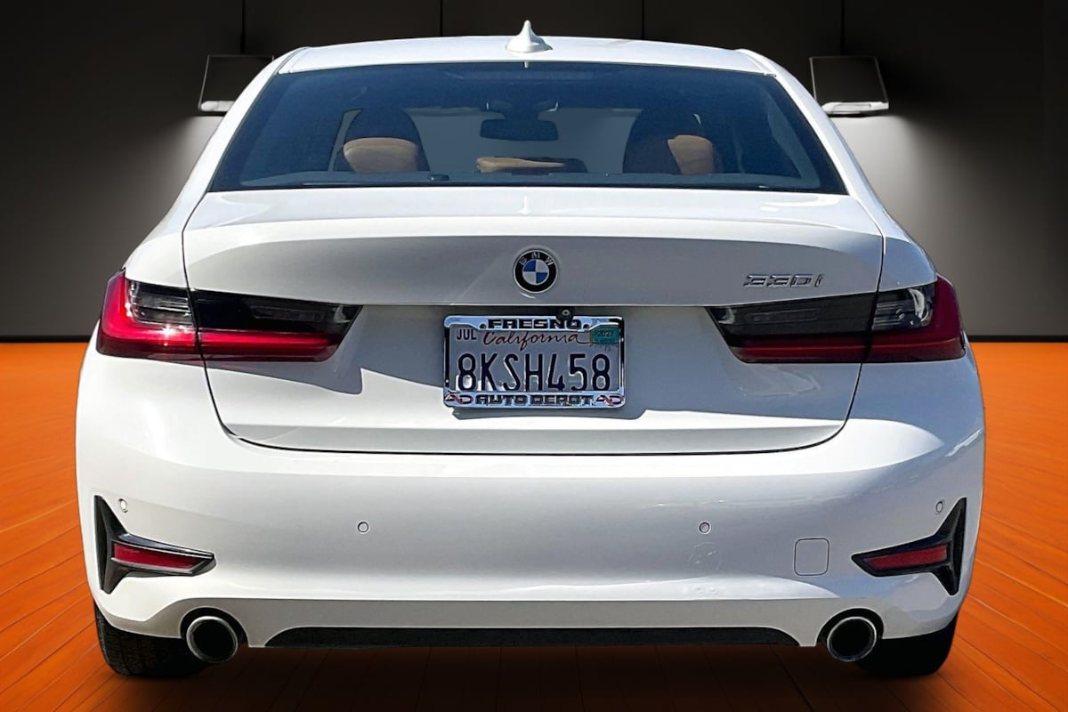Photo 4 of this BMW 3 Series