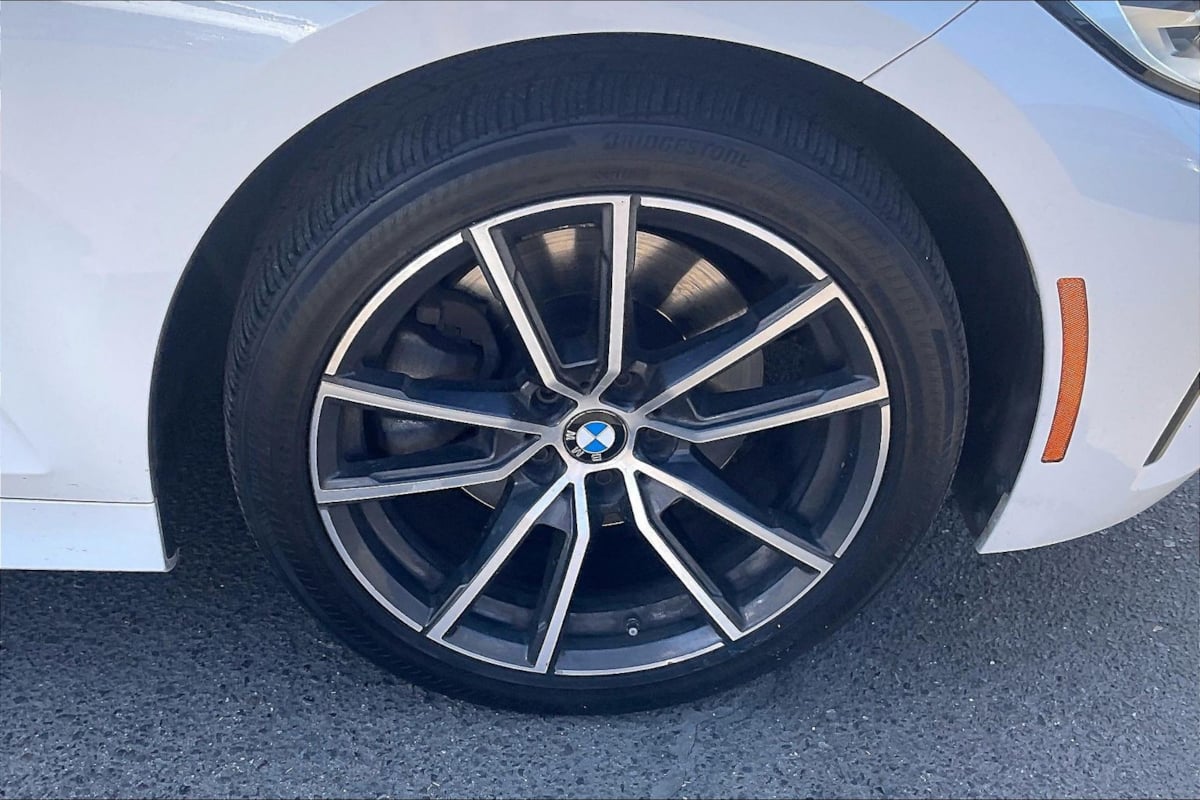 Photo 8 of this BMW 3 Series