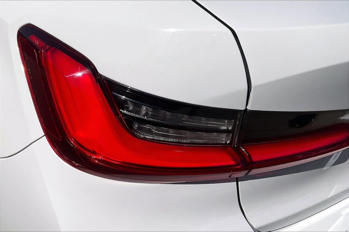 Photo 24 of this BMW 3 Series