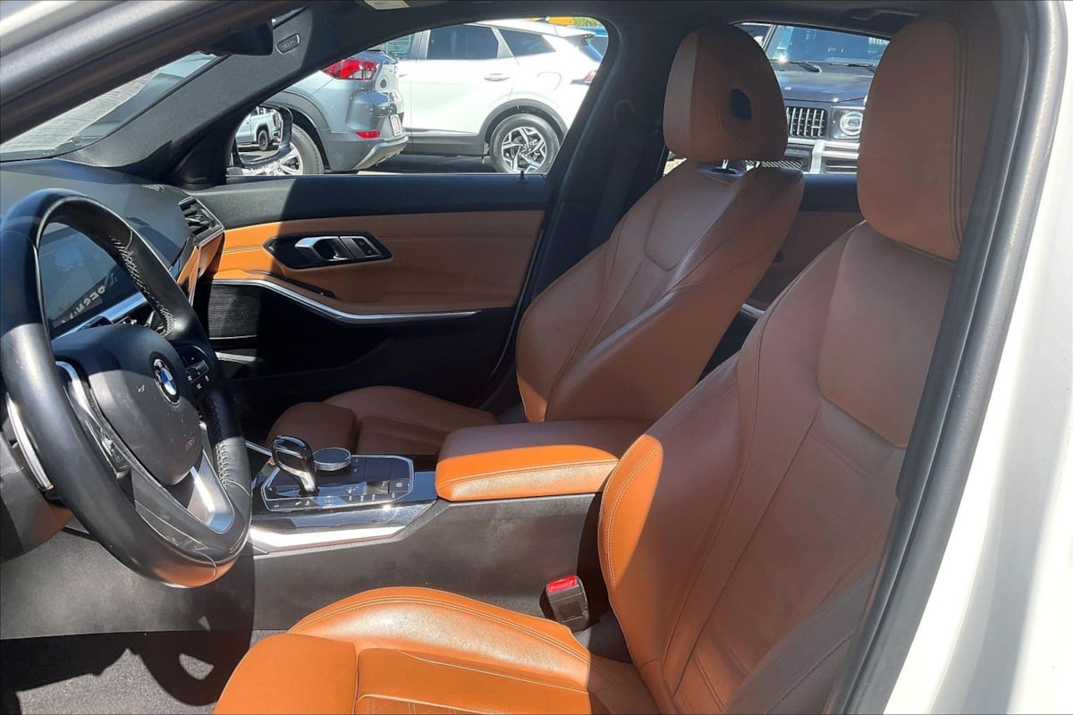 Photo 20 of this BMW 3 Series