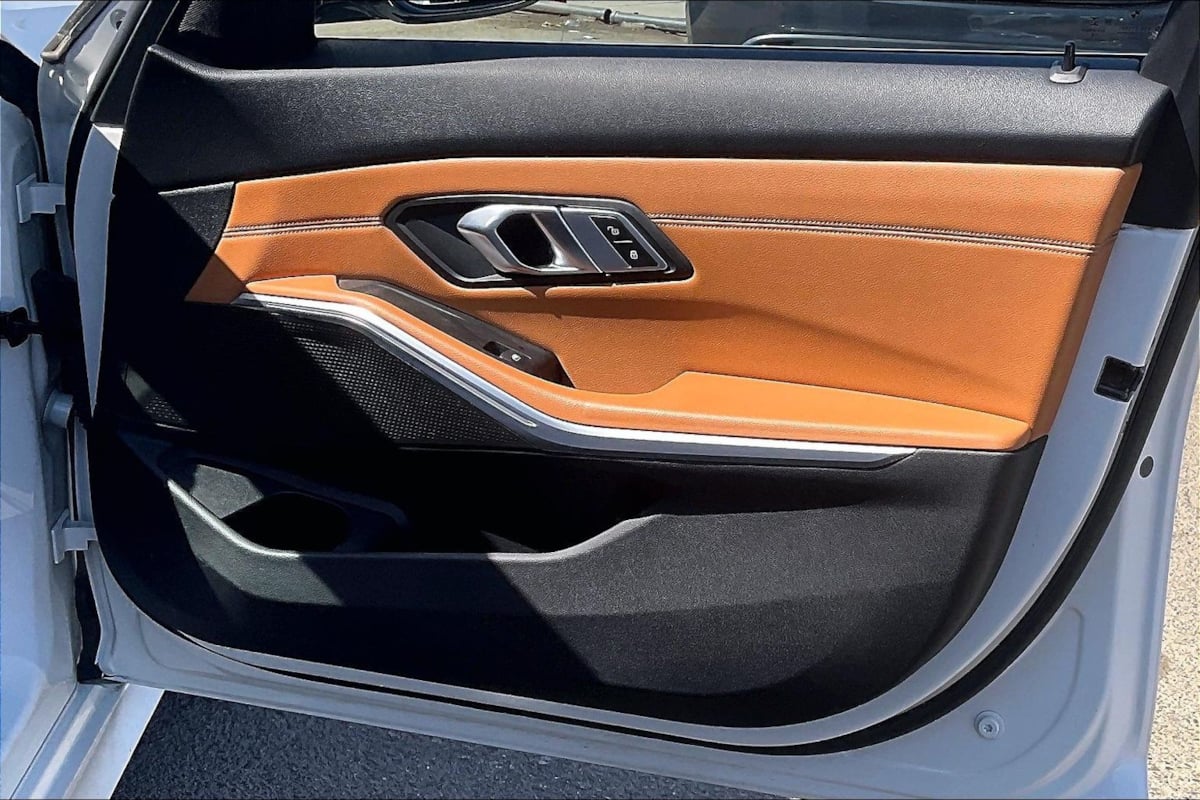 Photo 19 of this BMW 3 Series