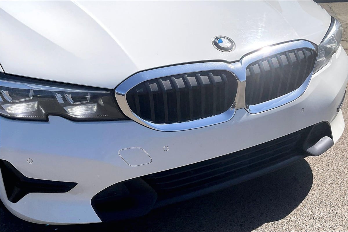 Photo 25 of this BMW 3 Series