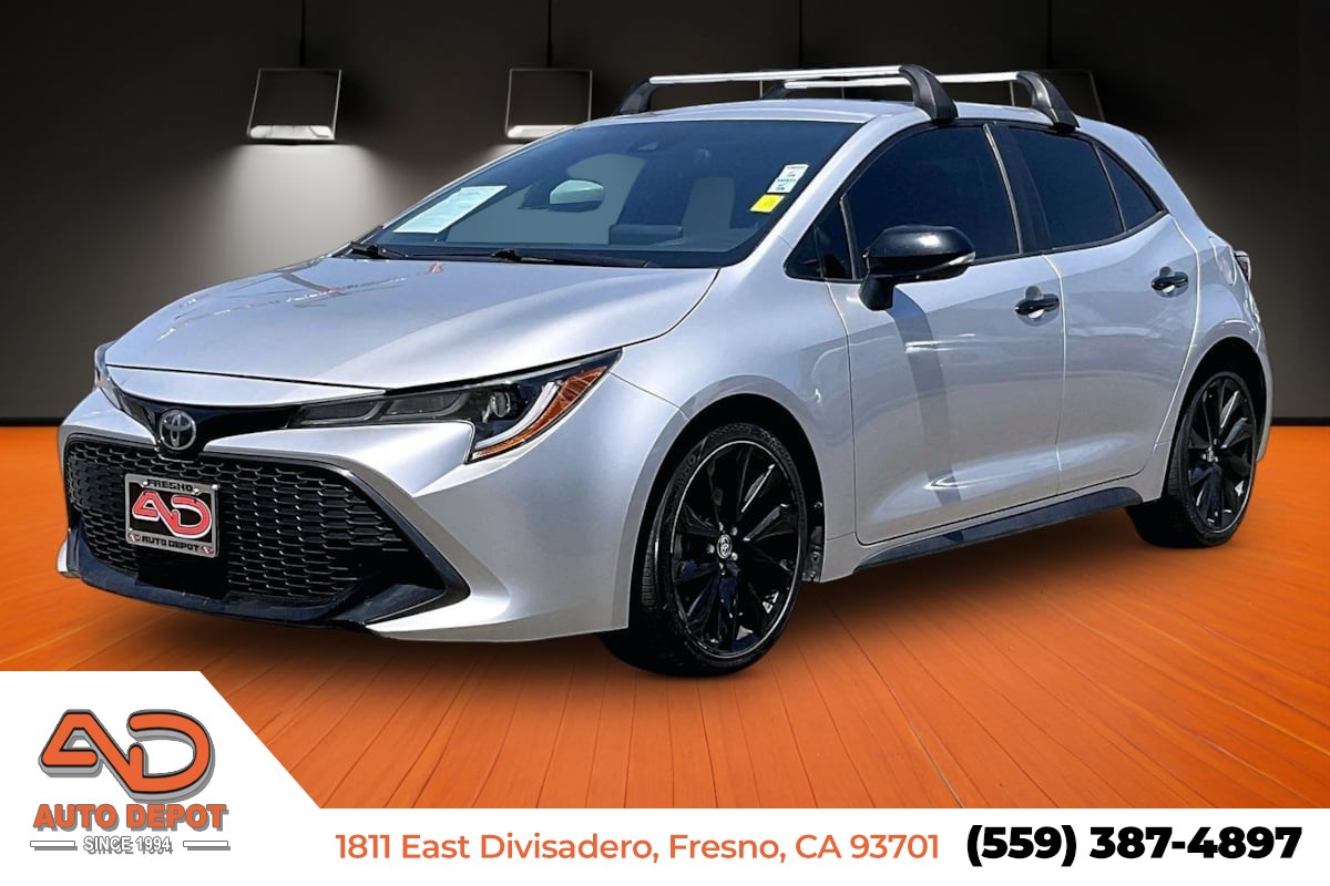  2020 Toyota Corolla Hatchback SE Nightshade Edition FWD   
