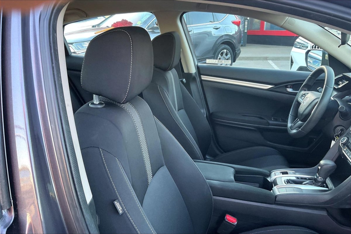 Photo 7 of this Honda Civic Sedan