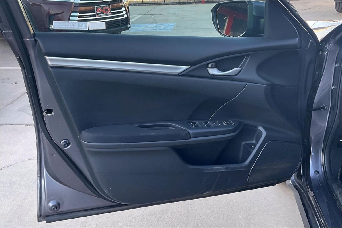 Photo 18 of this Honda Civic Sedan