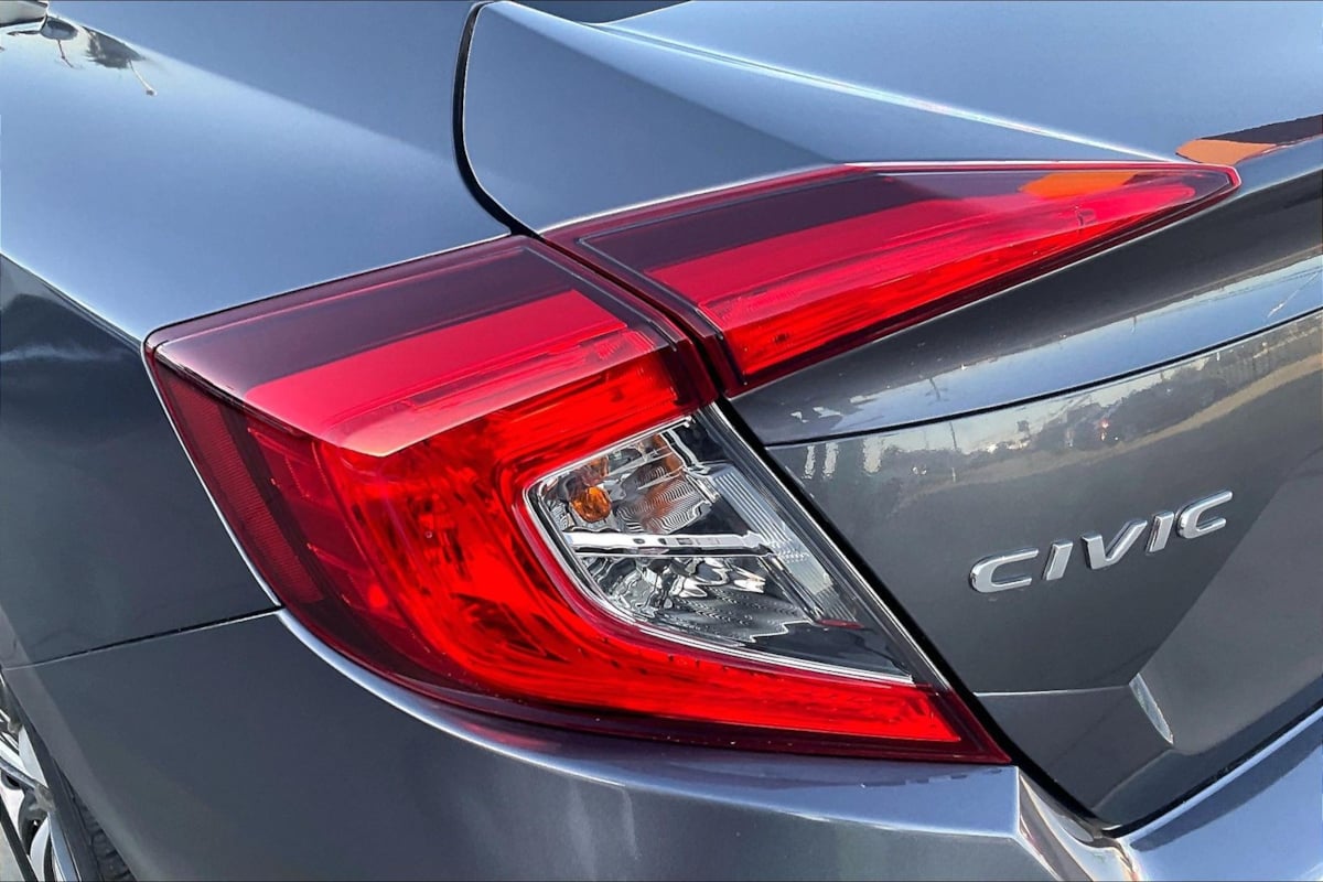 Photo 24 of this Honda Civic Sedan