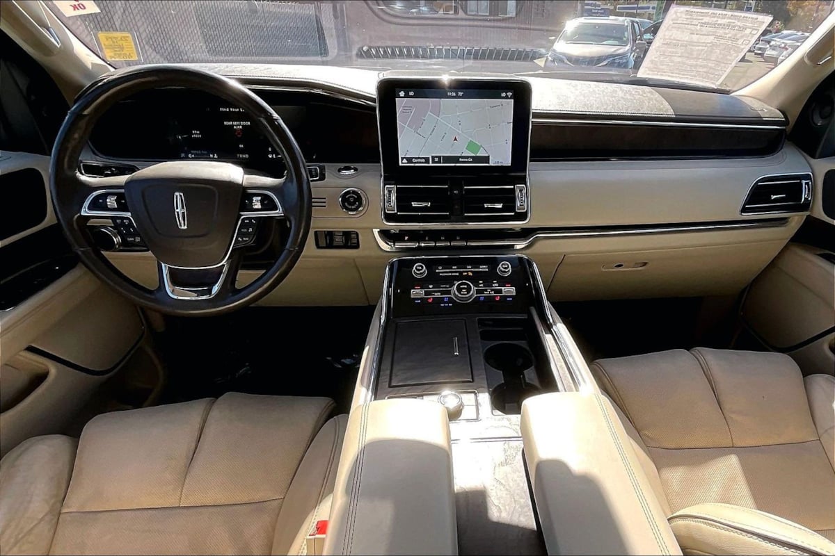 Photo 13 of this Lincoln Navigator L