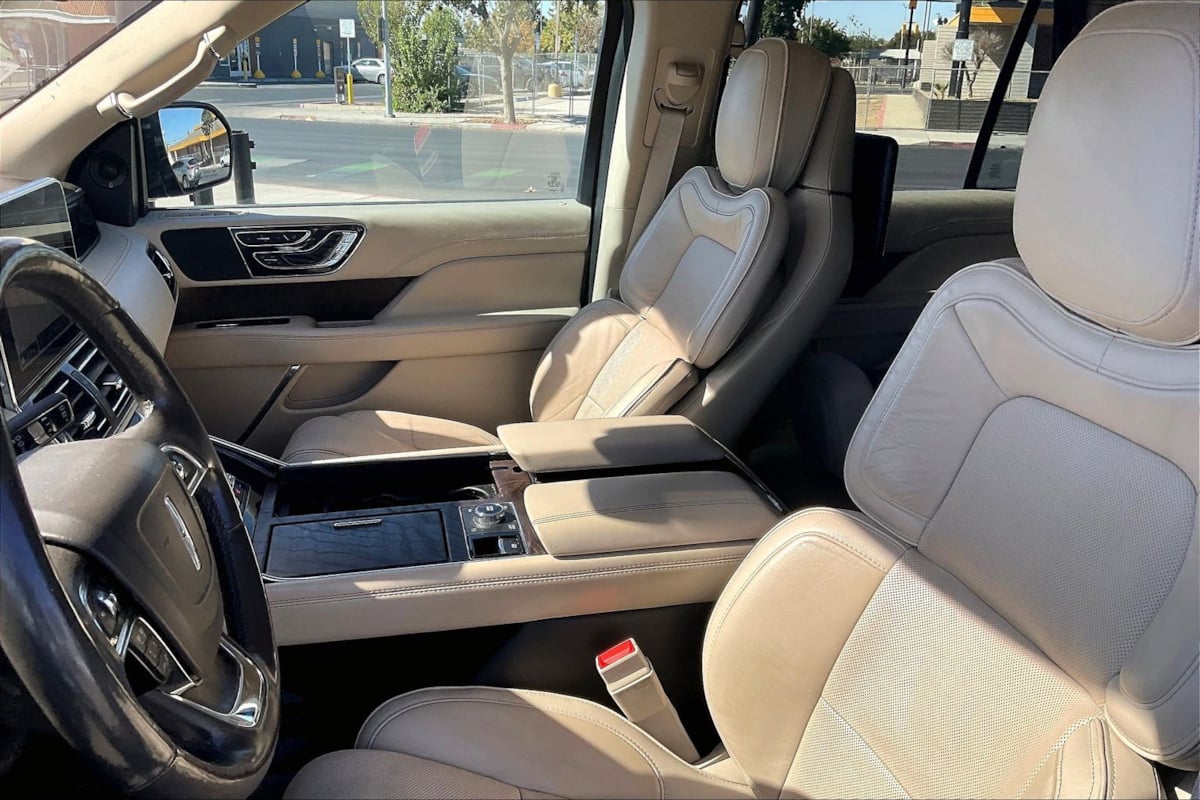 Photo 20 of this Lincoln Navigator L