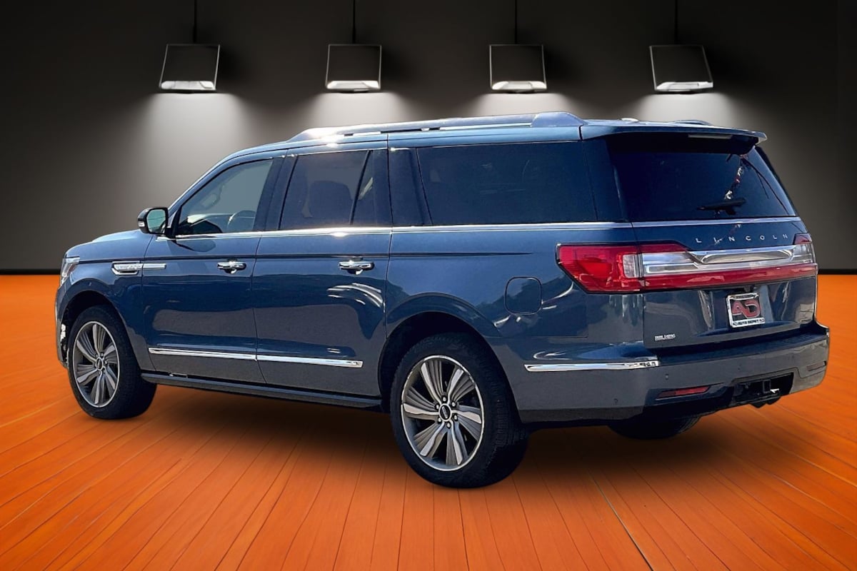 Photo 10 of this Lincoln Navigator L
