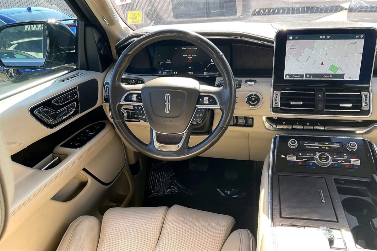 Photo 5 of this Lincoln Navigator L