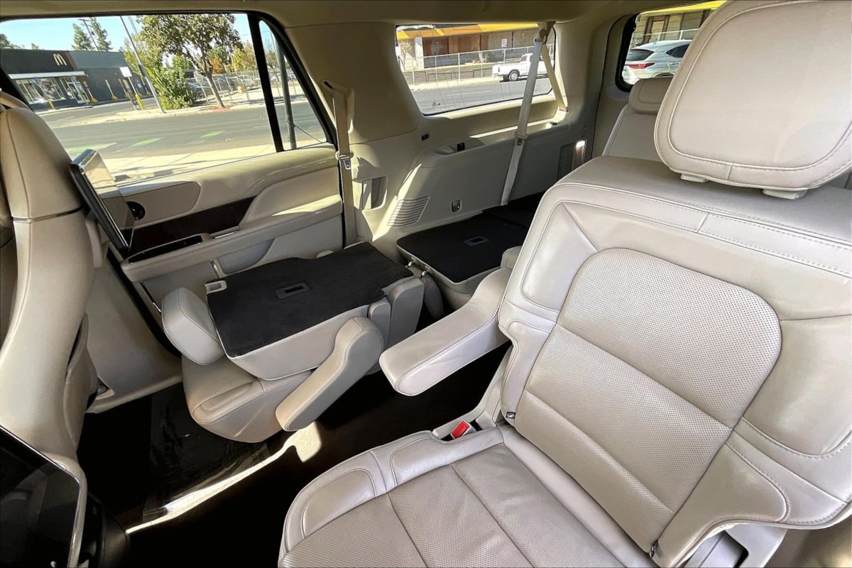 Photo 21 of this Lincoln Navigator L
