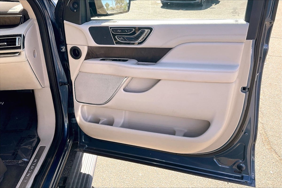 Photo 19 of this Lincoln Navigator L