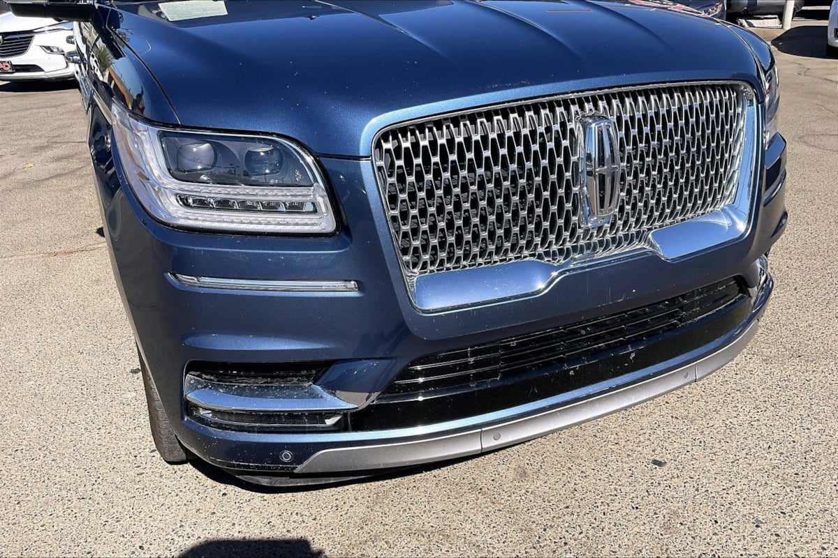 Photo 26 of this Lincoln Navigator L