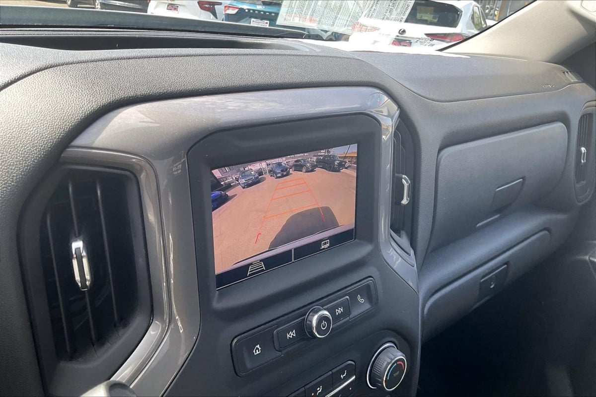 Photo 17 of this Chevrolet Silverado 1500