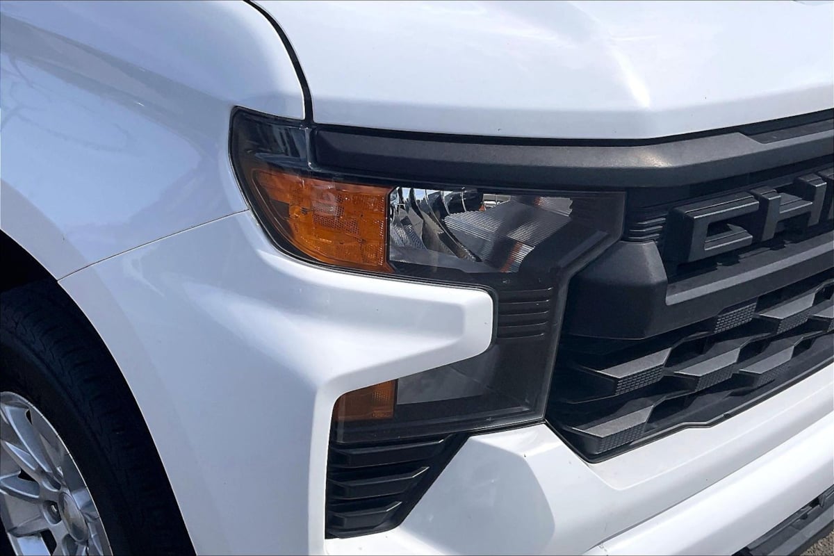 Photo 23 of this Chevrolet Silverado 1500