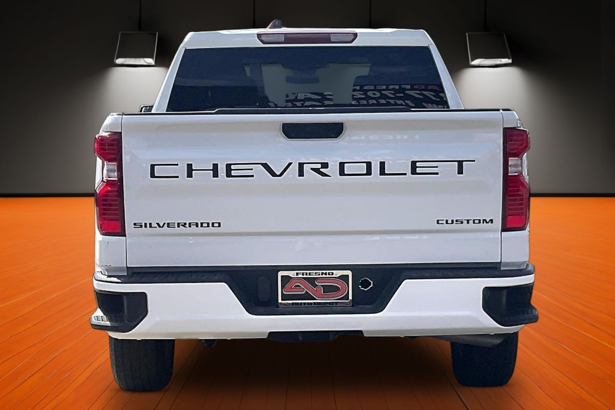 Photo 4 of this Chevrolet Silverado 1500