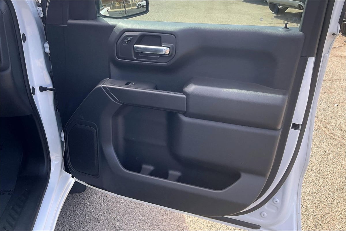 Photo 19 of this Chevrolet Silverado 1500