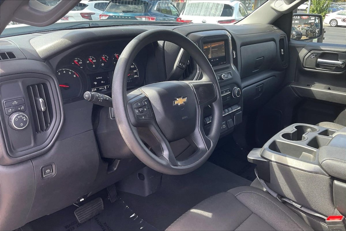 Photo 12 of this Chevrolet Silverado 1500