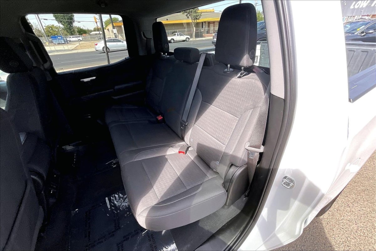 Photo 21 of this Chevrolet Silverado 1500