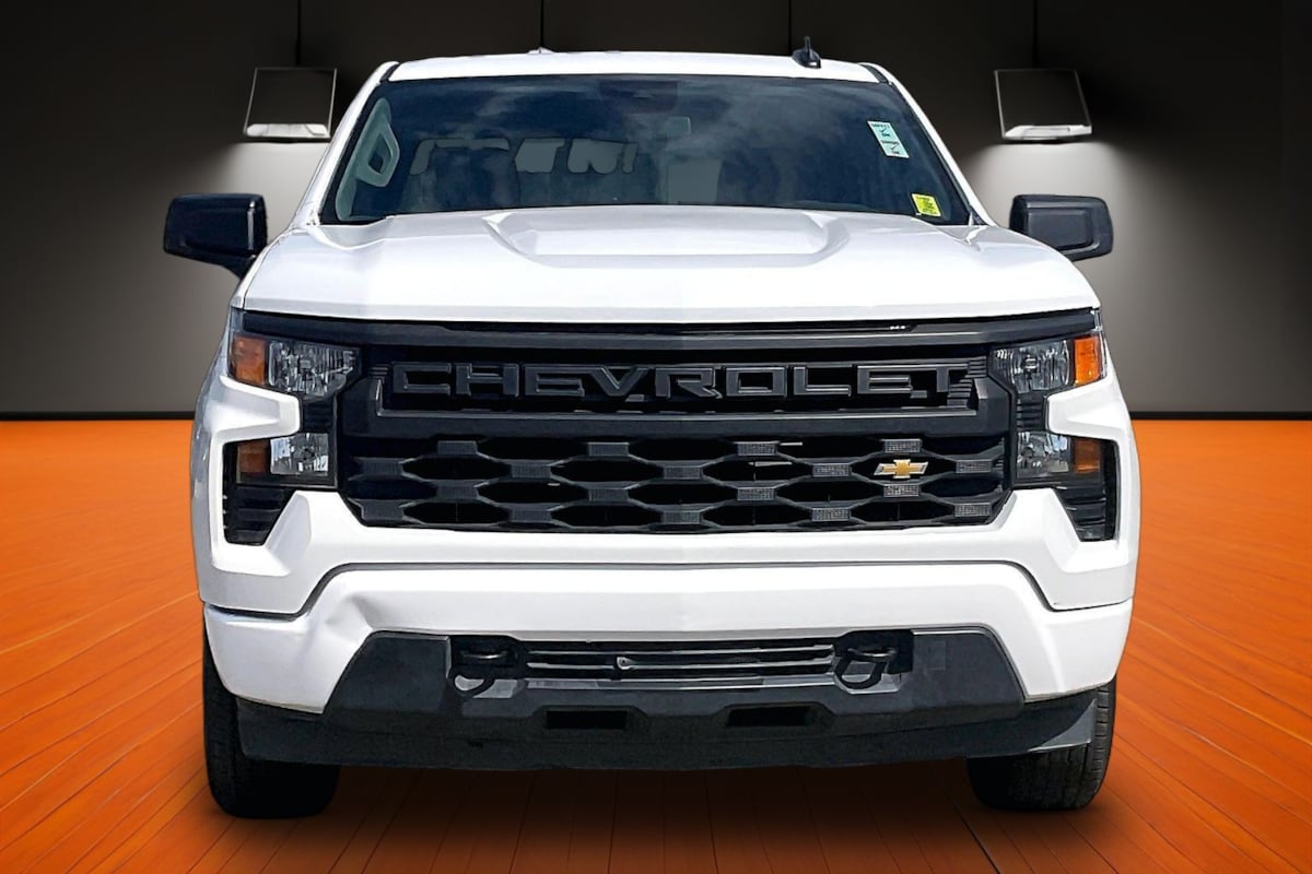 Photo 2 of this Chevrolet Silverado 1500