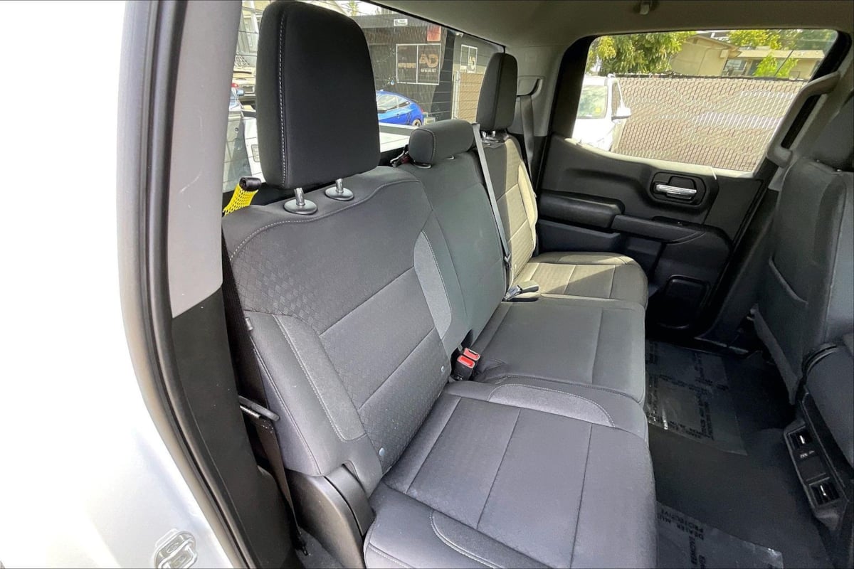 Photo 22 of this Chevrolet Silverado 1500