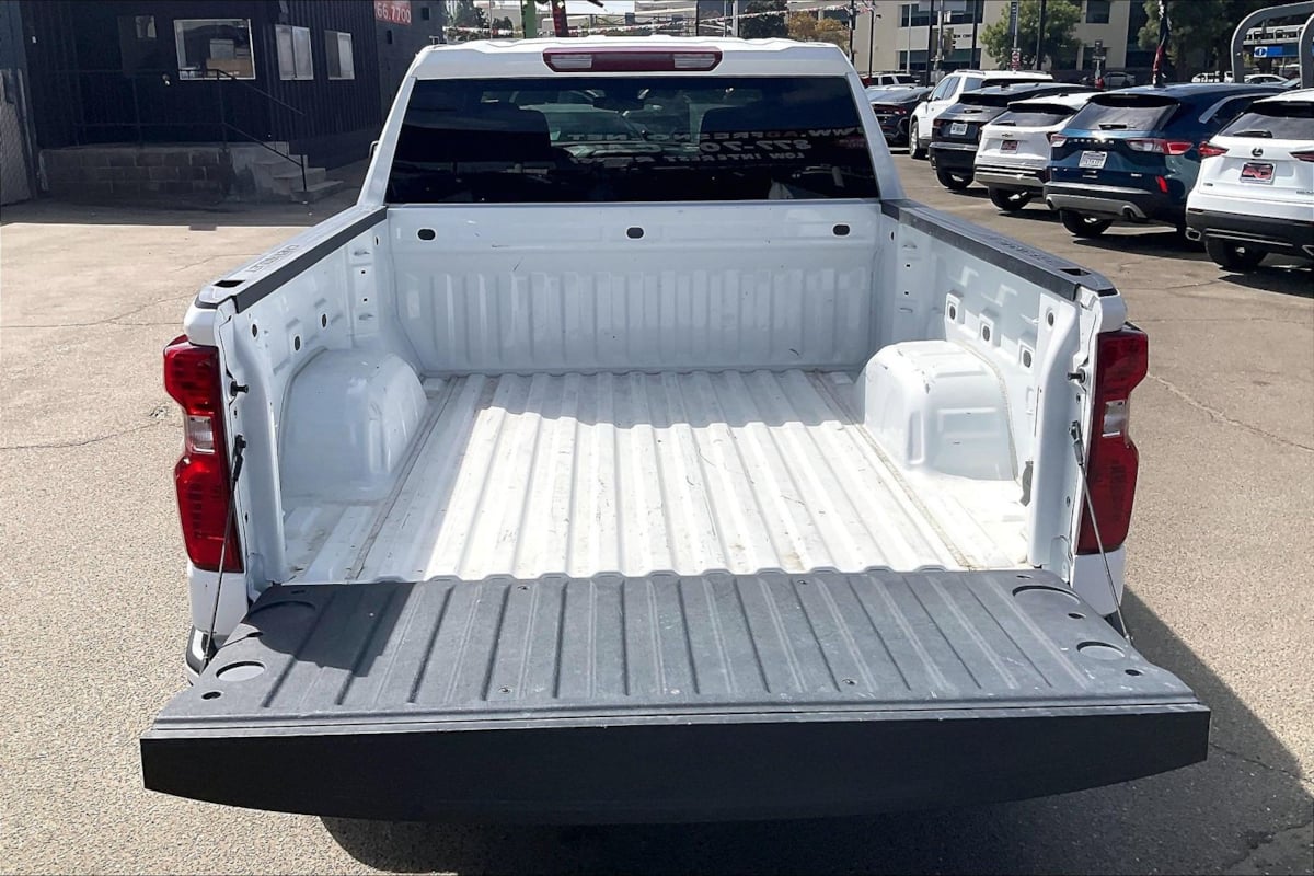 Photo 26 of this Chevrolet Silverado 1500