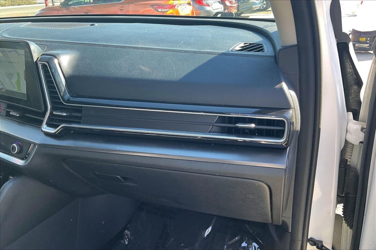 Photo 14 of this Kia Sportage