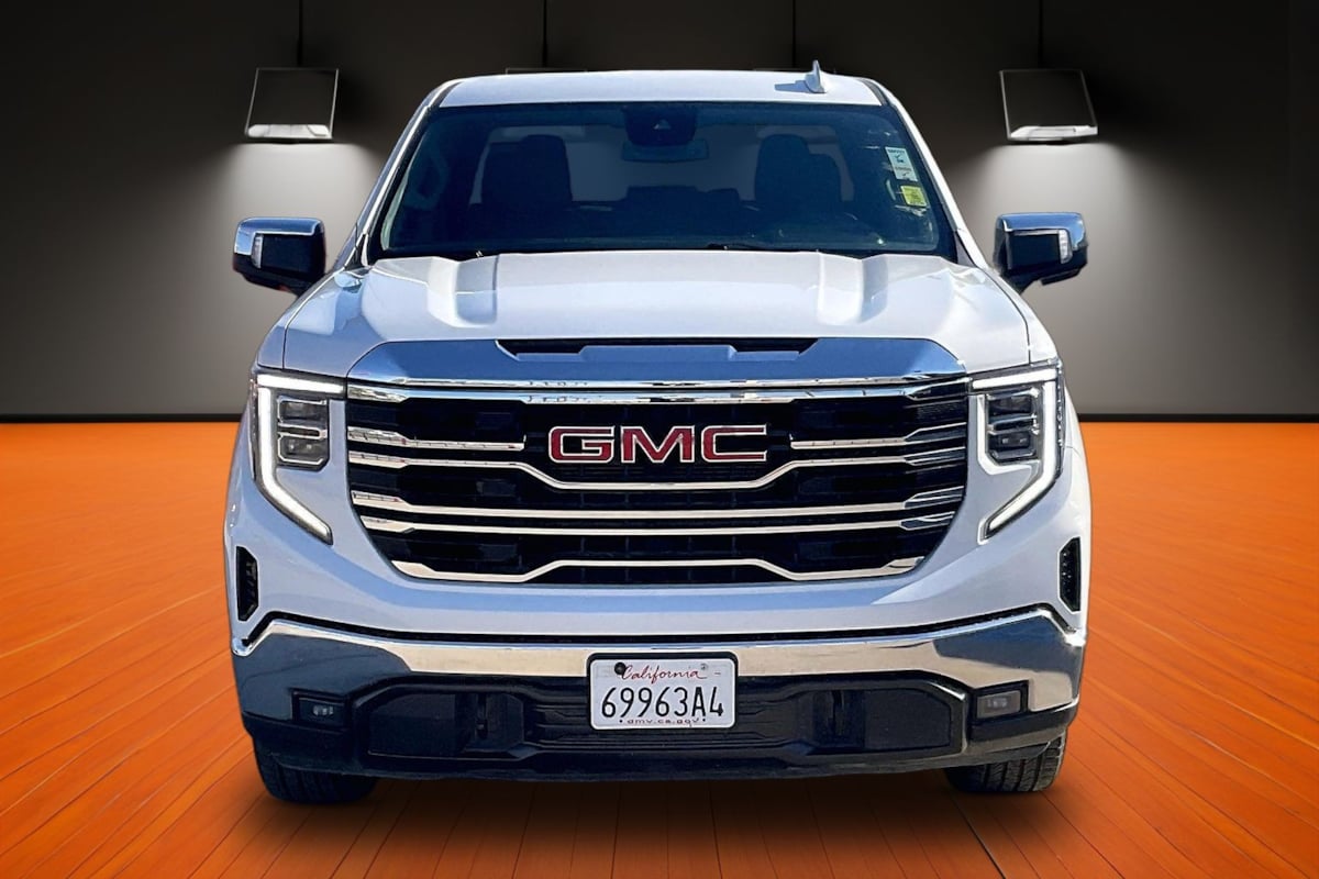 Photo 2 of this GMC Sierra 1500