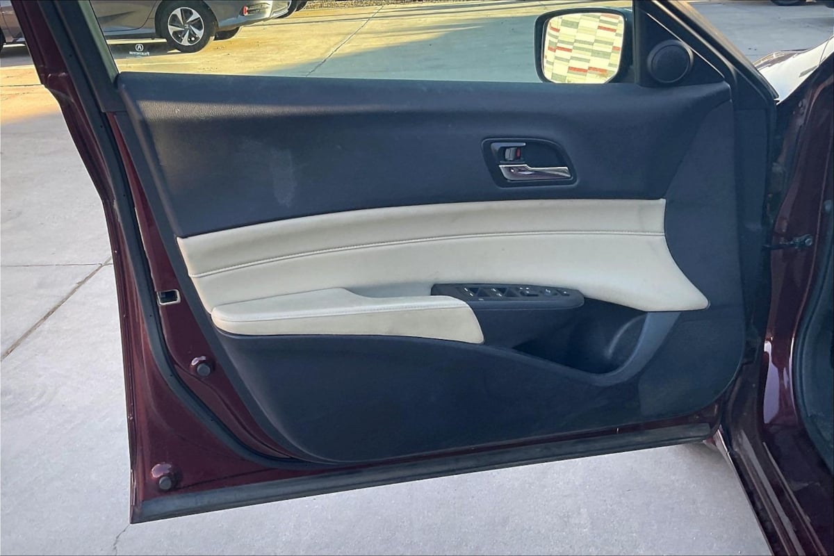 Photo 18 of this Acura ILX